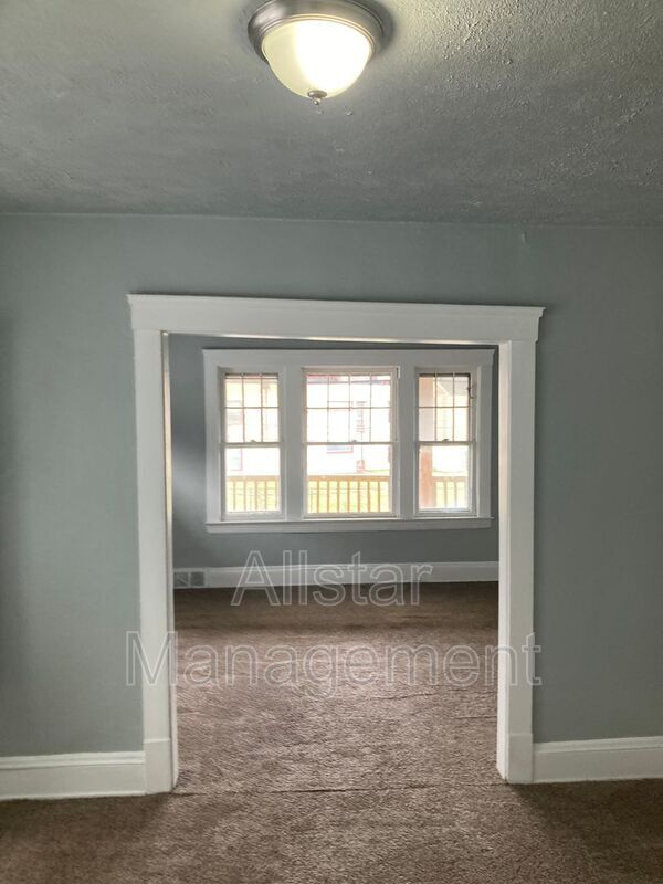 Building Photo - 1007 E 140th St
