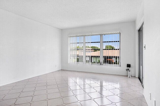 Building Photo - 13283 Pineapple Palm Ct