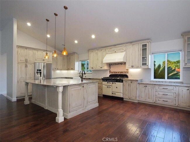 Building Photo - 26771 Menominee Pl