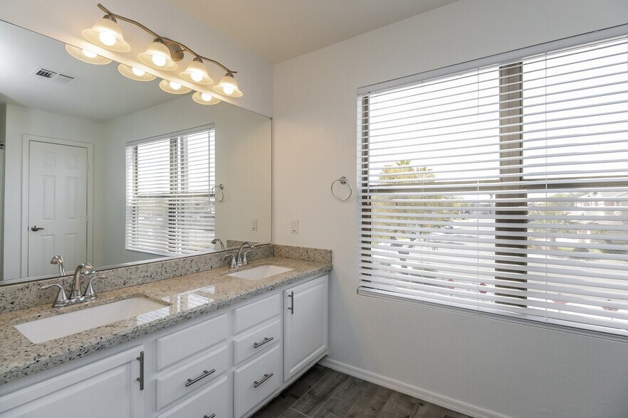 Building Photo - 3933 S Illinois St