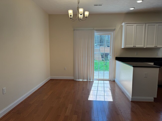 Building Photo - Beautiful Townhome in Spring Oaks!