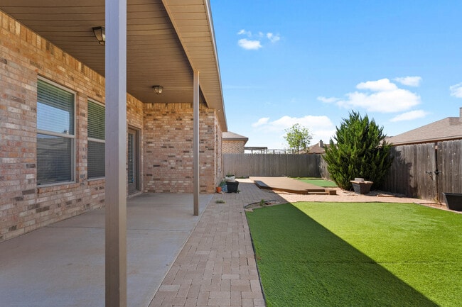 Building Photo - 13810 Avenue W