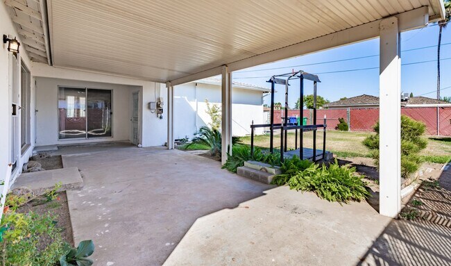 Building Photo - Charming 2 Bed / 2 Bath Home with Trailer Parking – Sanger, CA