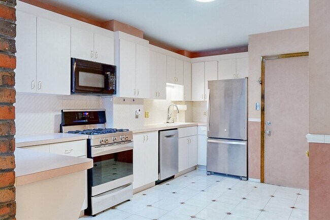 Building Photo - 71 Lubec St