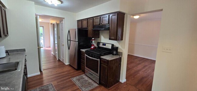 Building Photo - 707 Curry Ford Ln