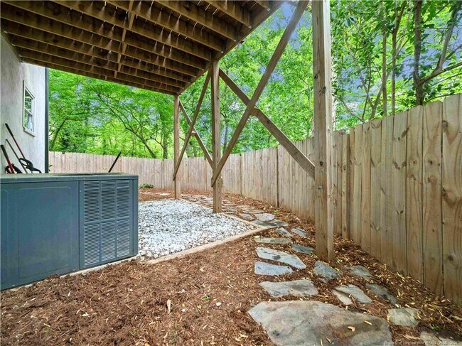 Building Photo - 1413 Battery Dr
