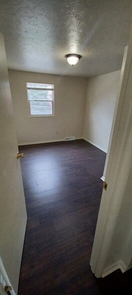 Building Photo - 604 Bigelow St