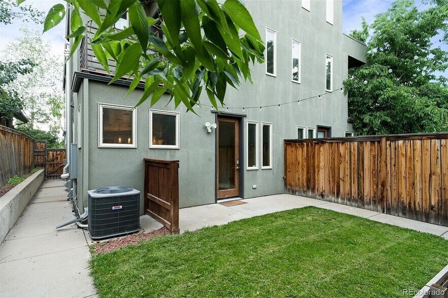 Building Photo - 4544 Utica St