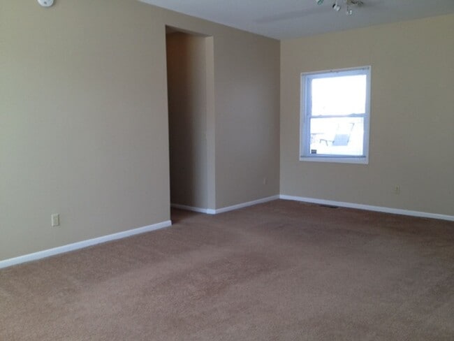 Building Photo - ENTIRE HOUSE: Cozy 2-Bedroom Home in Beaut...
