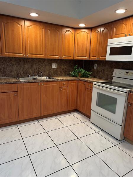 Building Photo - 8420 SW 133rd Avenue Rd