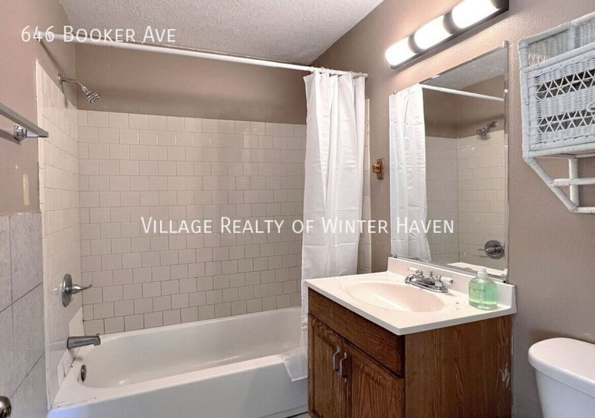 Building Photo - 646 Booker Ave