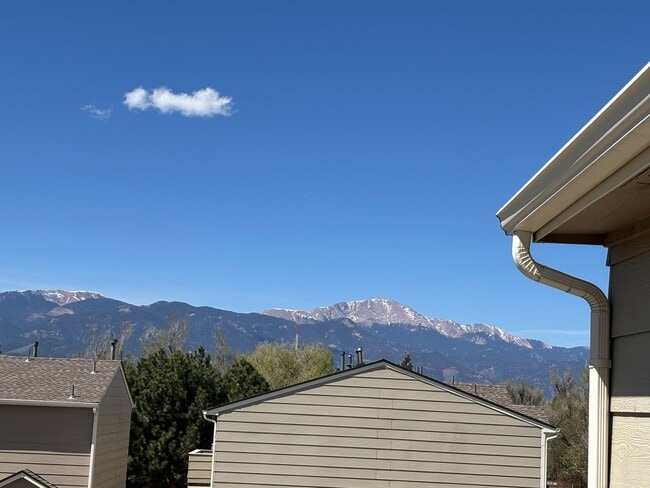 Building Photo - Upper 2 bed, 2 bath Condo on Leland for rent!