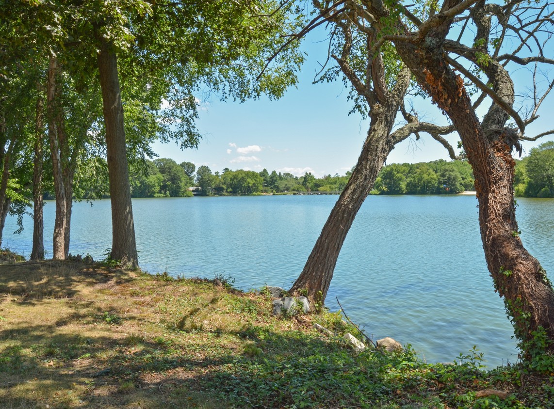 Lake Club Apartments Dover