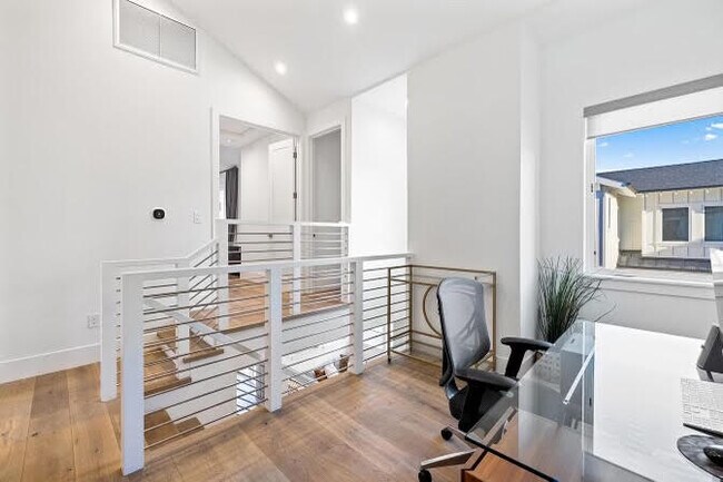 Building Photo - 165 22nd St