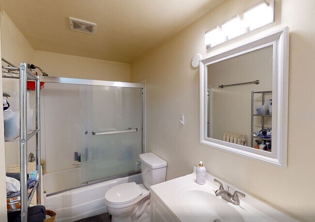 Building Photo - Bassett &amp; Wash, LLC 511WW