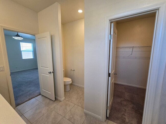 Building Photo - 3 Bedroom Single Story Home