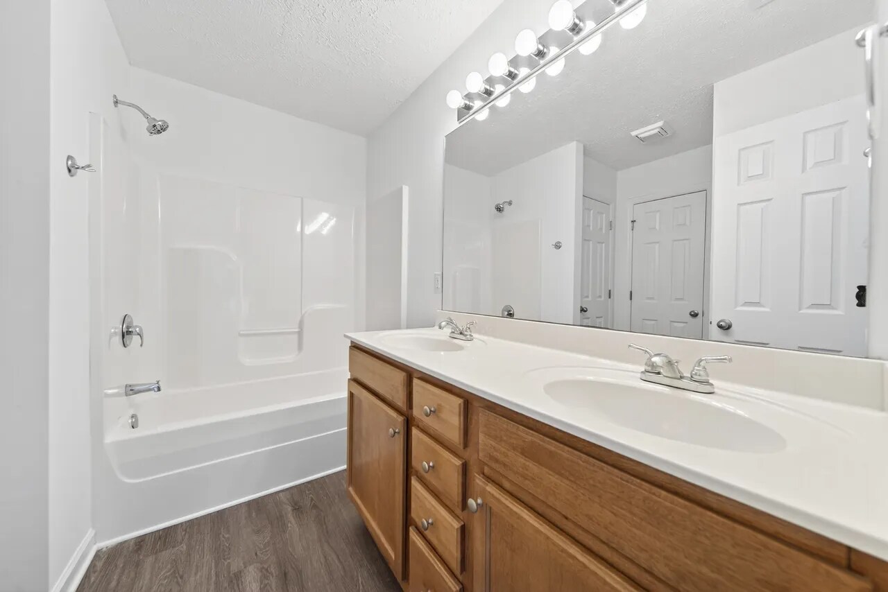 Master Bath - 1036 Monticello Pl