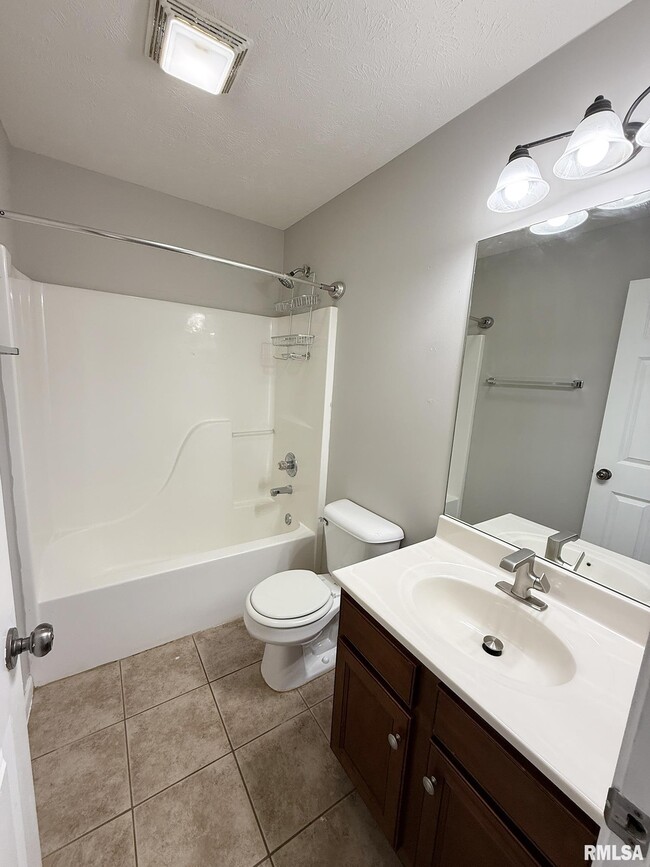 Building Photo - 2119 W Miners Dr