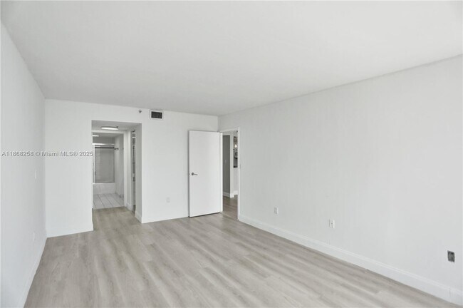 Building Photo - 555 NE 15th St