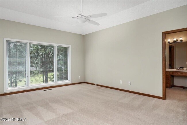 Building Photo - 38 Pinebrook Dr