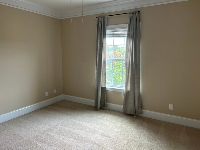 Master Bedroom - 400 Armour St