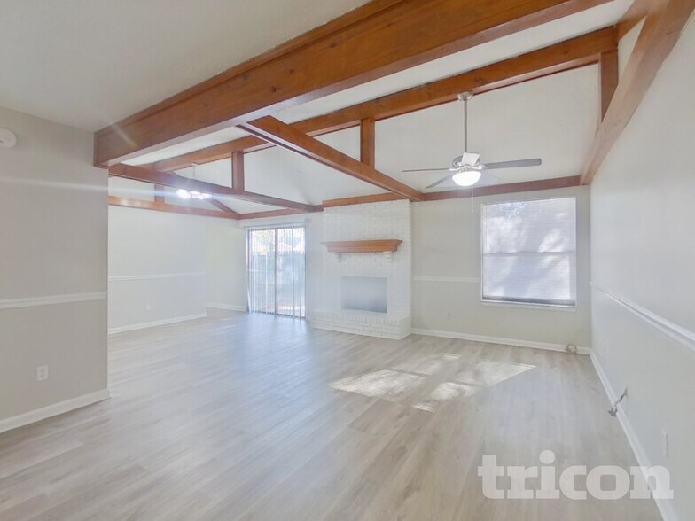 Building Photo - 11565 N Ride Cir E