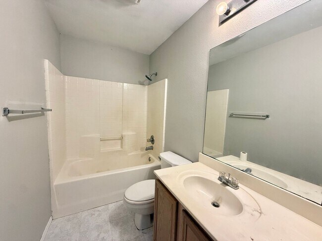 Building Photo - Charming 4-bed/2-bath in Bullard’s Legacy Estates!