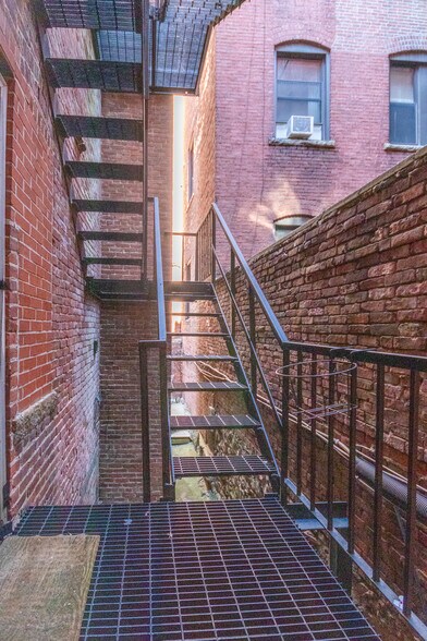 Building Photo - 342 North St