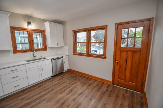 Building Photo - 3151 S Quincy Ave