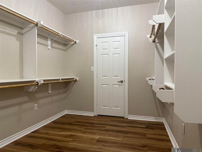 Building Photo - 41206 Colonial Dr