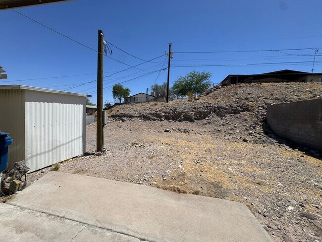 Building Photo - 2BRE 2BA close to Hwy 95, Shopping, Parks, Colorado River