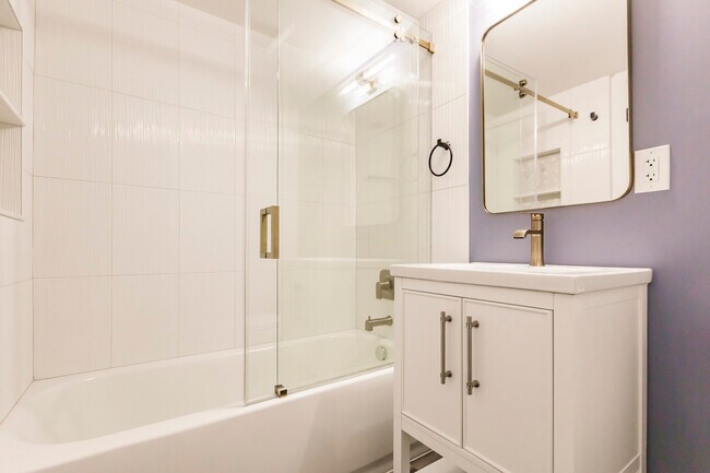 2nd Bath - 3901 S Flagler Dr
