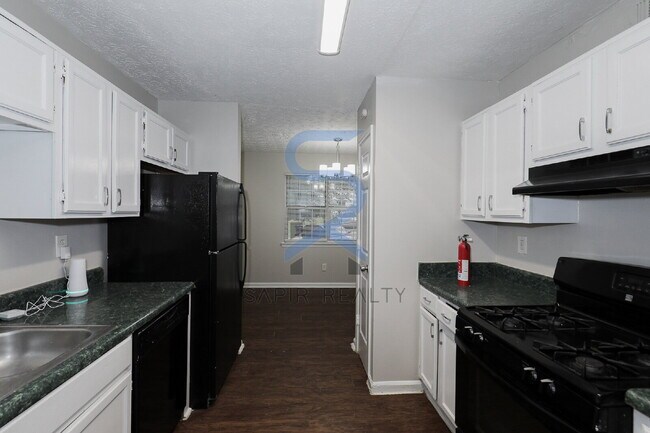 Building Photo - Move-In Special!  Move in on or before Nov...