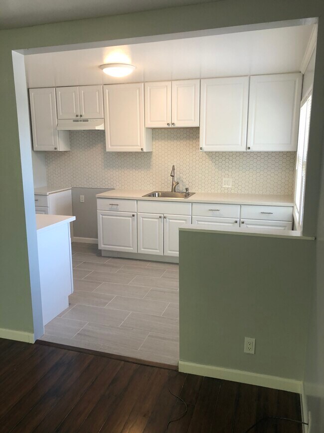 Kitchen - 460 Clinton St