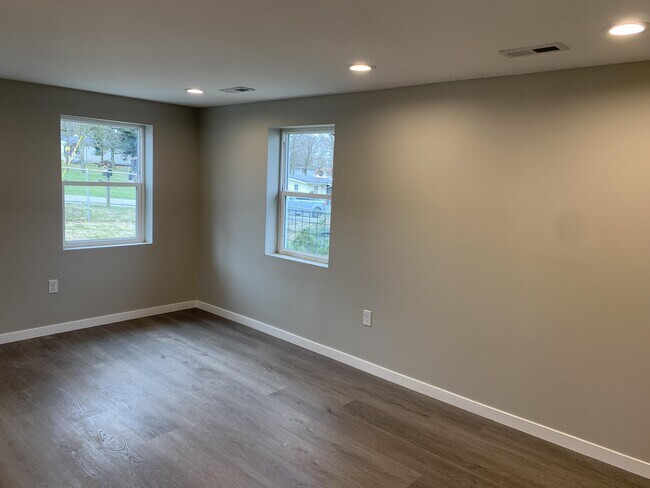 Building Photo - 34 Westview Pl