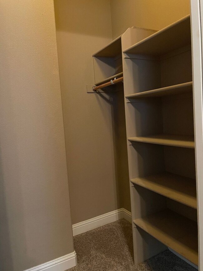 Building Photo - Absolutely Gorgeous 3 br 2.5 ba in a Gated Community