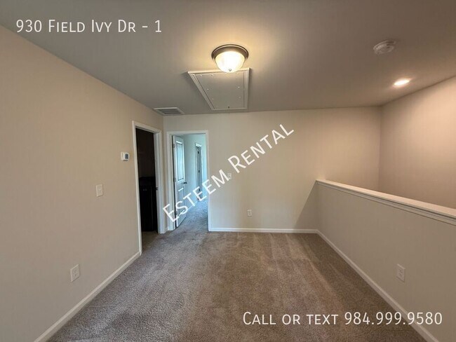 Building Photo - 930 Field Ivy Dr