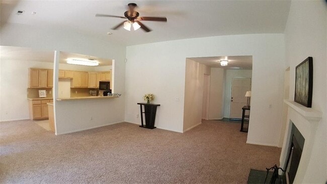 Building Photo - 2100 Silver Fox Dr
