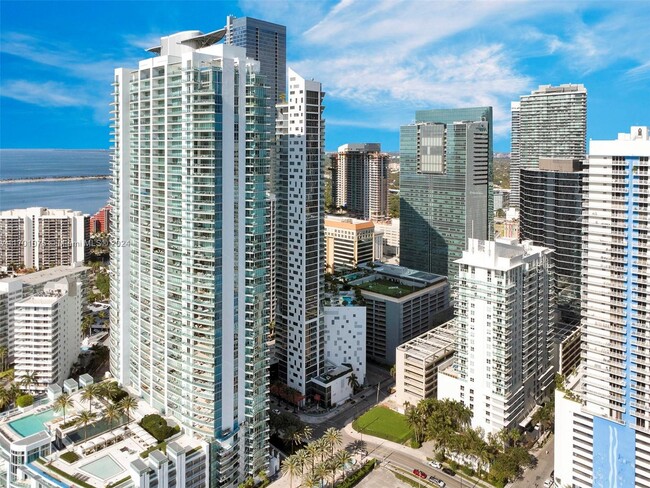 Building Photo - 1300 Brickell Bay Dr