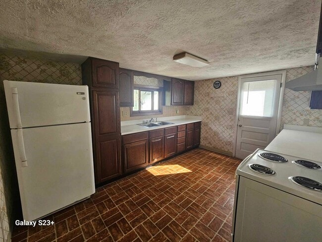 Building Photo - Kent 2-bedroom 1 bath house for rent
