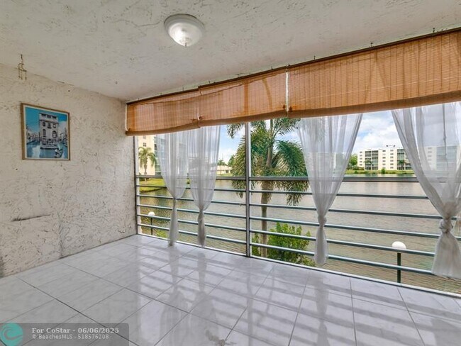 Building Photo - 121 SE 3rd Ave