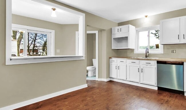 Building Photo - Bright 3 Bedroom, 2 Bath Home In East Pennsboro!