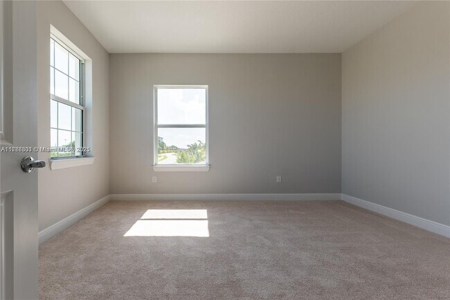 Building Photo - 3701 Greenway Dr