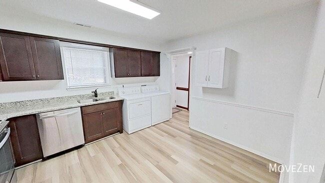 Building Photo - 5813 Nottoway Ct