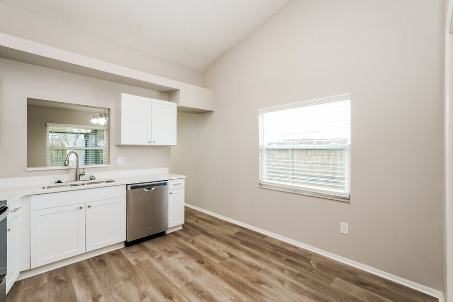 Building Photo - 914 Axlewood Cir