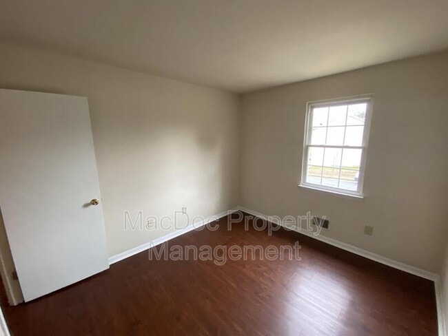 Building Photo - 1000 James Madison Cir