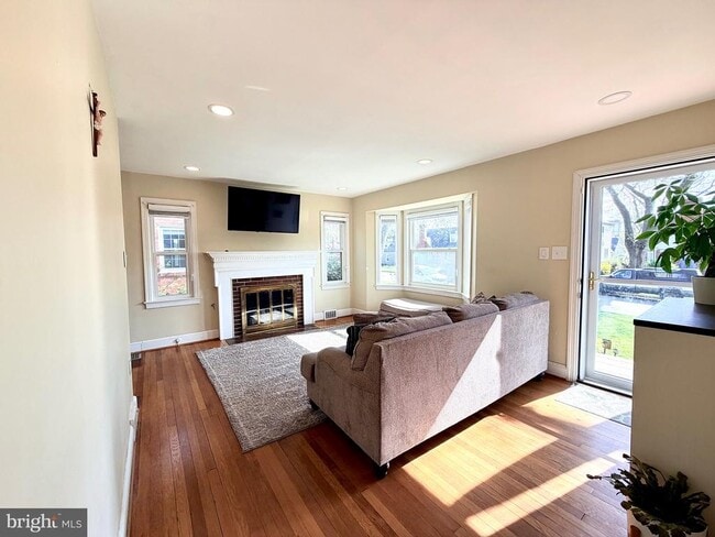 Building Photo - 2916 Meadow Ln