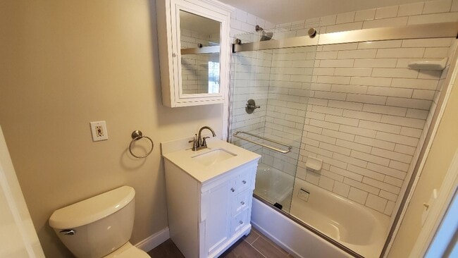 Building Photo - Oceanfront Poolside 2/2 Condo