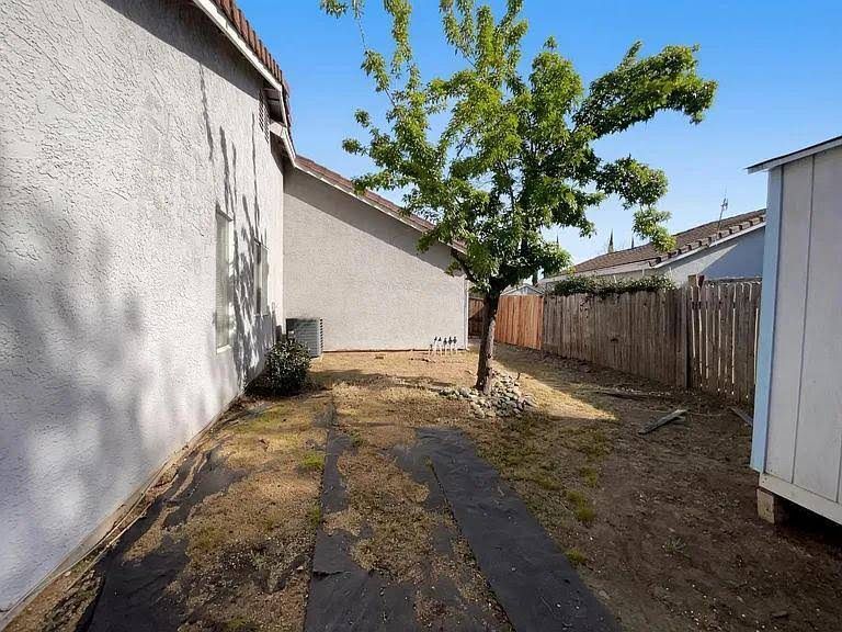 Building Photo - 1041 Shenencock Way