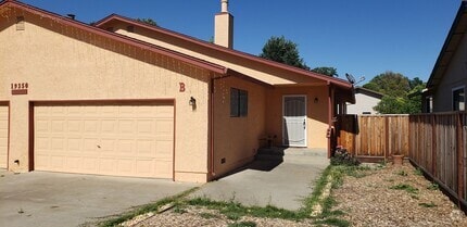 Building Photo - 19350oldcreekroadUNITb.IS4LEASE.COM